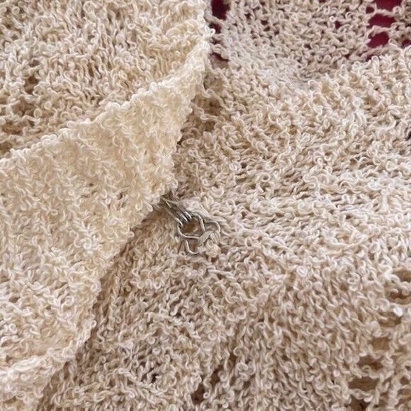 Revolve ASTR the Label NEW Antiqued Cream Cross Knit Open Weave V-Neck Sweater M - Picture 7 of 13